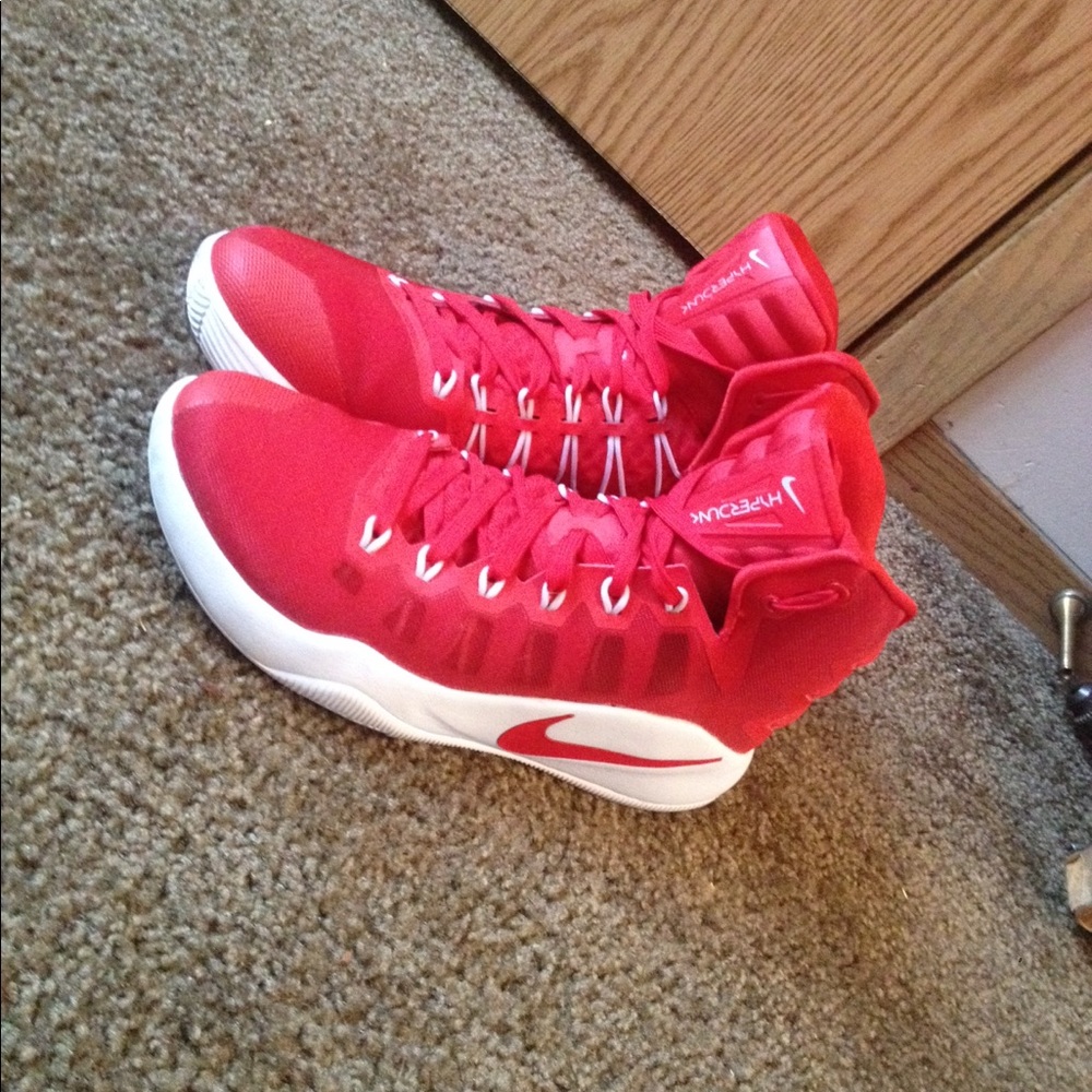 Red nike hyperdunks - Picture 2 of 4